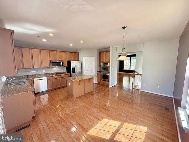 Building Photo - 9407 ASTON Vlg