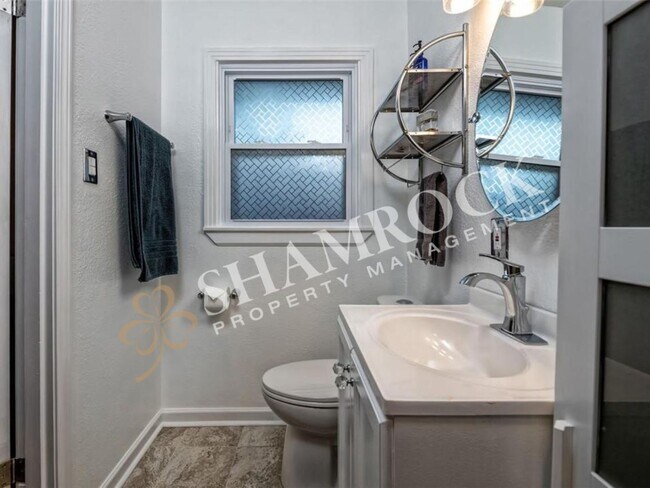 Building Photo - Beautifully Updated 3/2 Home in Prime Location