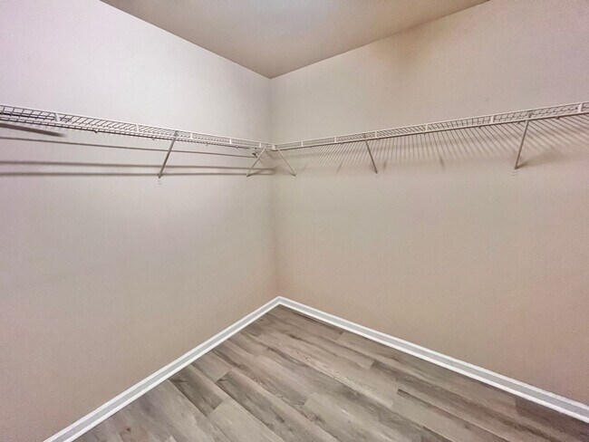 Building Photo - 2829 Roundleaf Ct