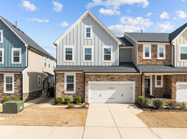 Building Photo - Like new townhome in Wykoff!