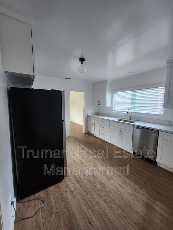 Building Photo - 1835 Lake St