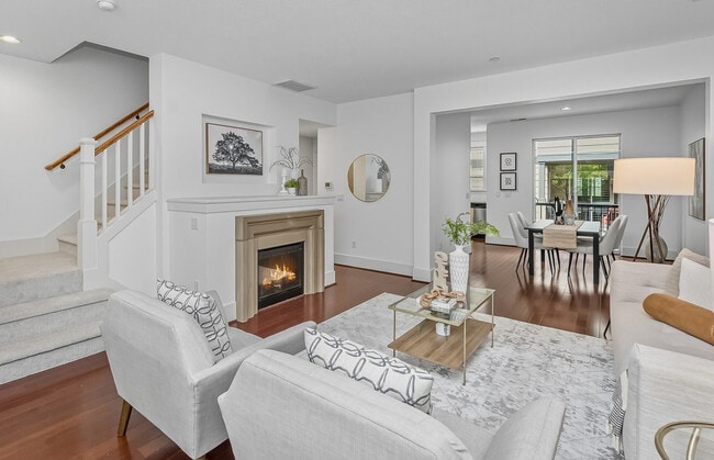 Building Photo - 619 SW Foresta Ter