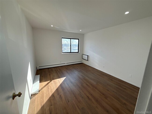 Building Photo - 142 Trenchard St