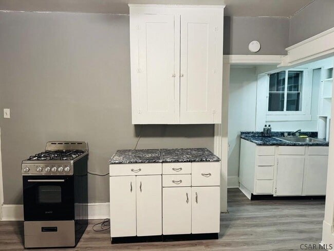 Building Photo - 195 D St