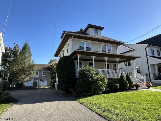 Building Photo - 12 Maple Ave