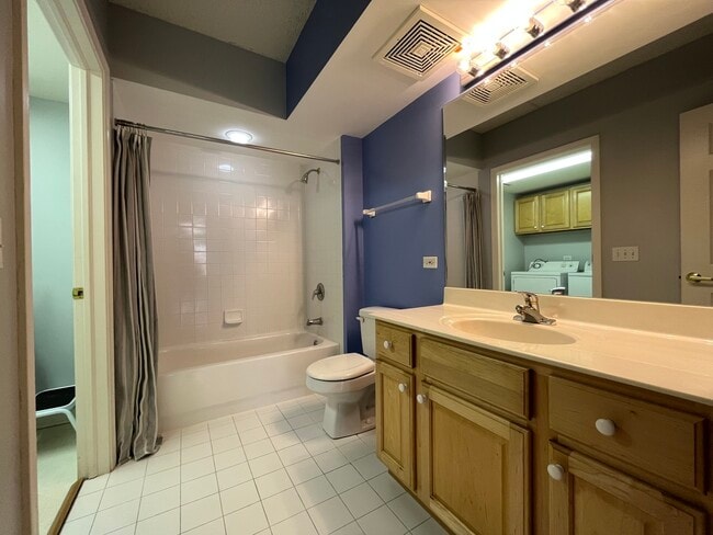 Building Photo - 11 S Wille St