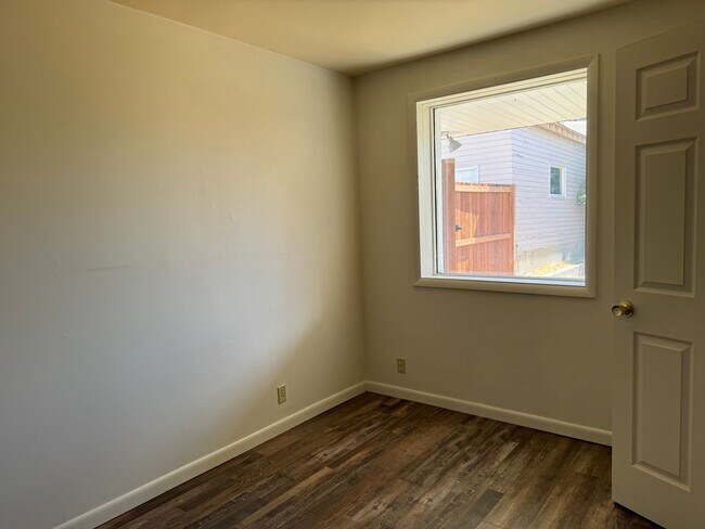 Building Photo - 40 Blue Wing St