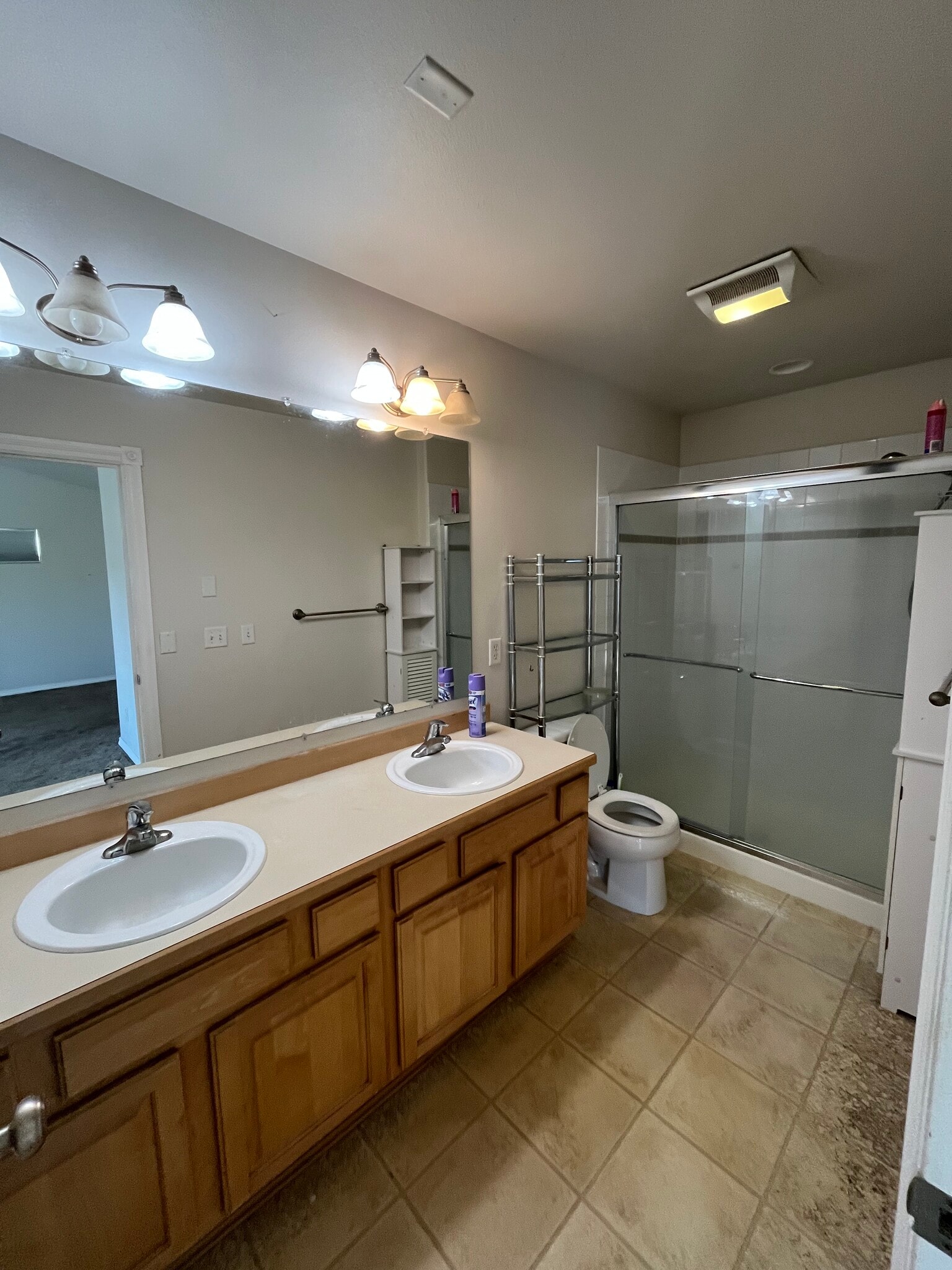 Building Photo - 8847 Lakehurst Dr