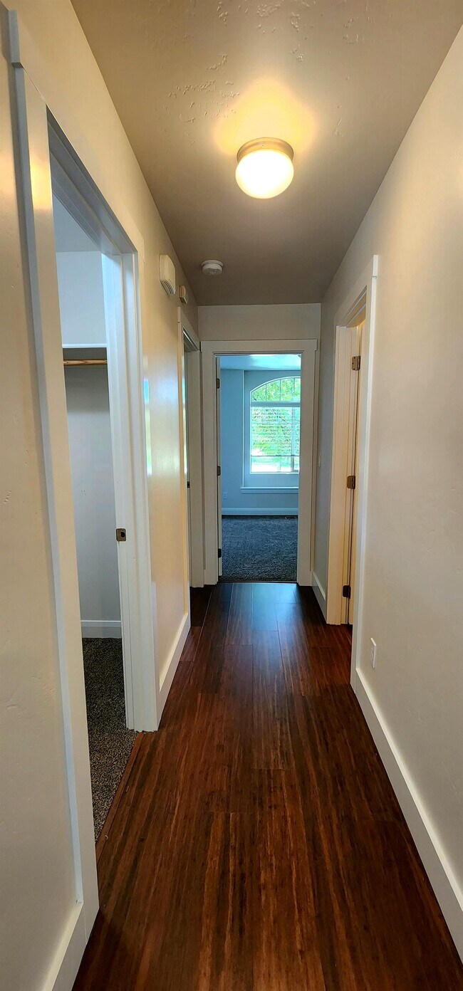 Building Photo - 5140 W Brunmier Dr
