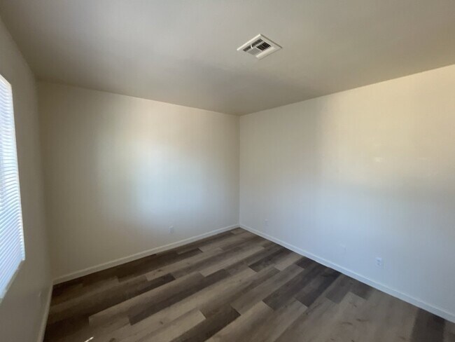 Building Photo - 2697 Aarondavid Dr