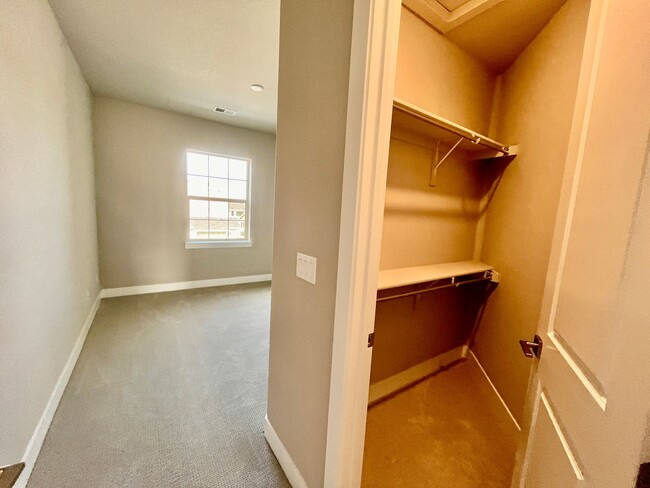 Building Photo - **$1000 off Move in Special** 5 bed 4 Bath IMMACULATE NEW BUILD in THORNTON!!