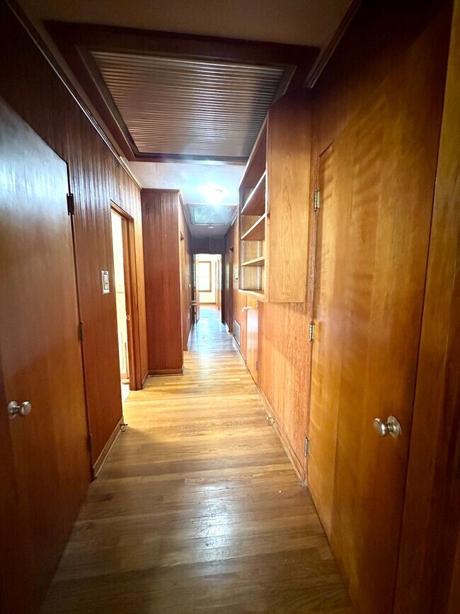 Building Photo - Charming 3-Bedroom, 2-Bathroom, 2,200 Sq. ...