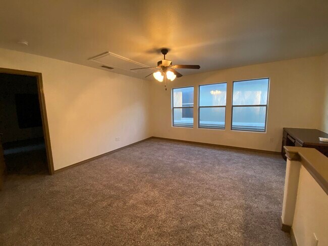 Building Photo - 9813 Sandhill Dr