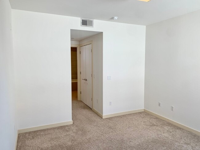 Building Photo - Chic 1BD/1BA in the Heart of Hayes Valley!...