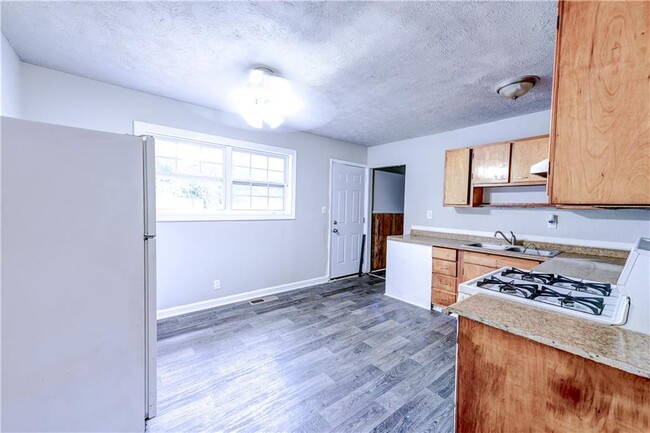 Building Photo - 5904 Heatherwood Ln