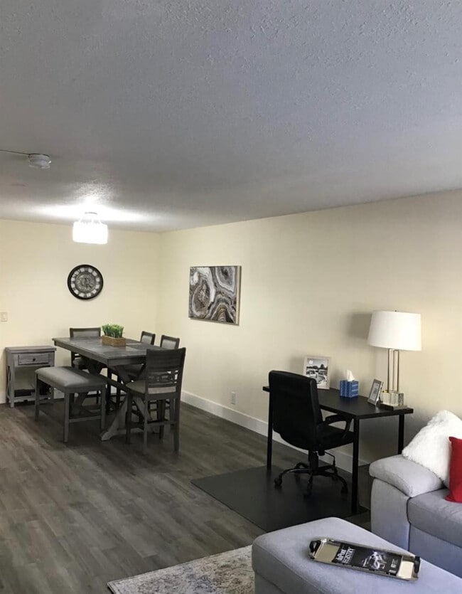 Building Photo - 401 Golden Isles Dr