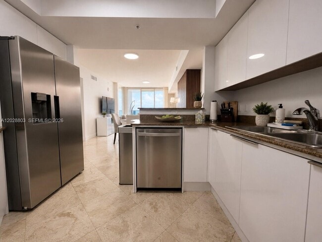 Building Photo - 16699 Collins Ave