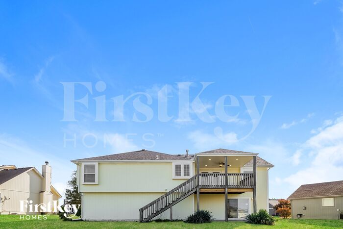 Building Photo - 1114 Camelot Dr