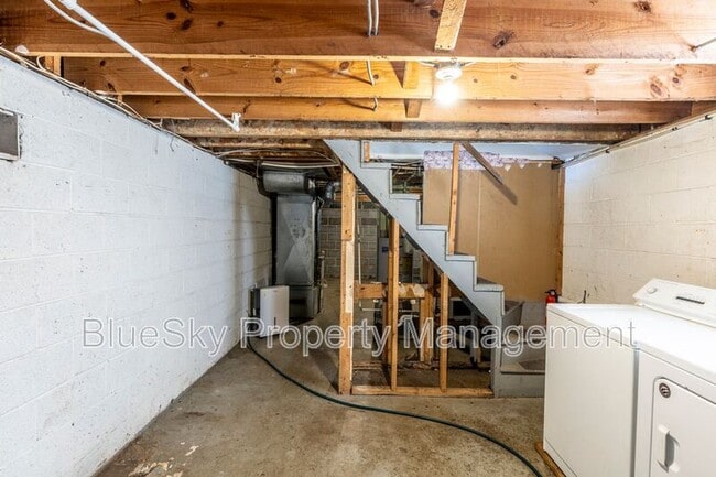 Building Photo - 1202 Cherry Ave