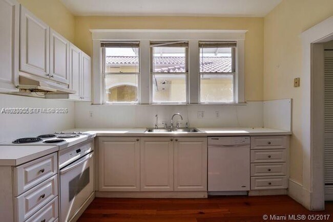 Building Photo - 2000 S Miami Ave