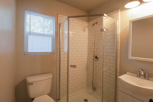 Building Photo - 1 Bed | 1 Bath |West Tulsa | $1050