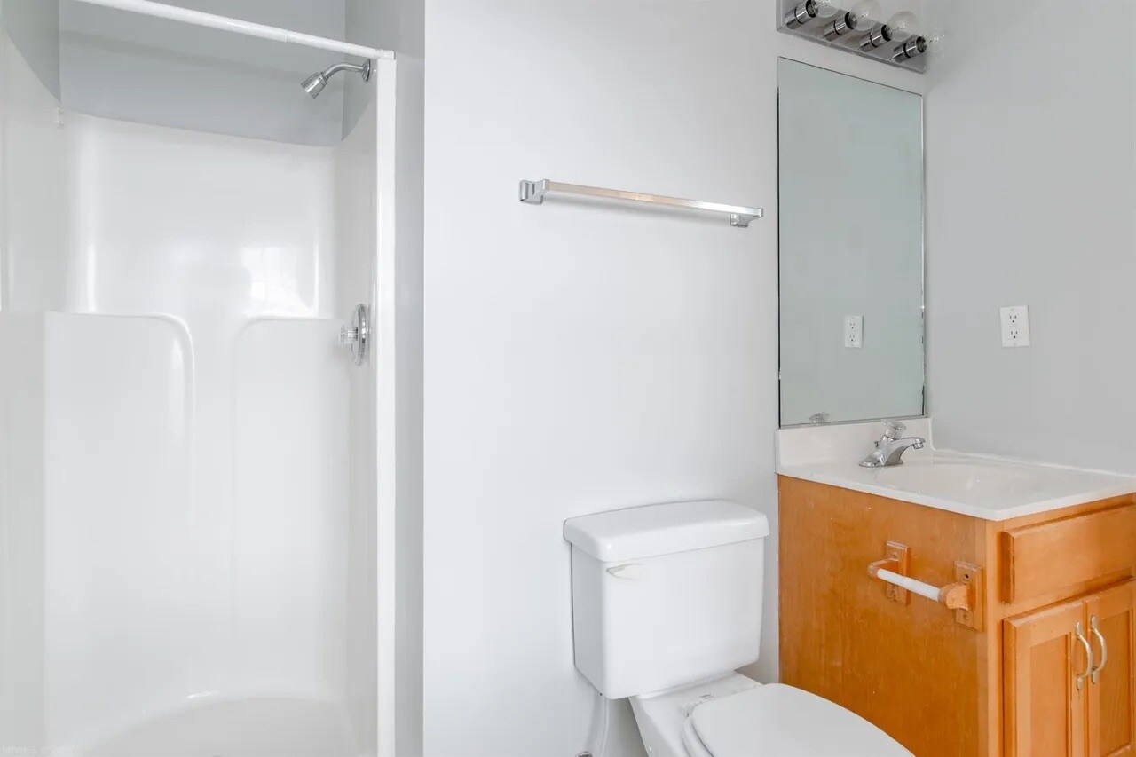 Primary Bedroom Bathroom - 650 Republic Rd