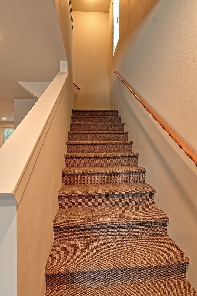 Building Photo - Available NOW! 4-Bedroom End-Unit Townhome Near Silver Lake