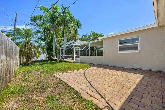 Building Photo - 2026 Bayou Grande Blvd NE