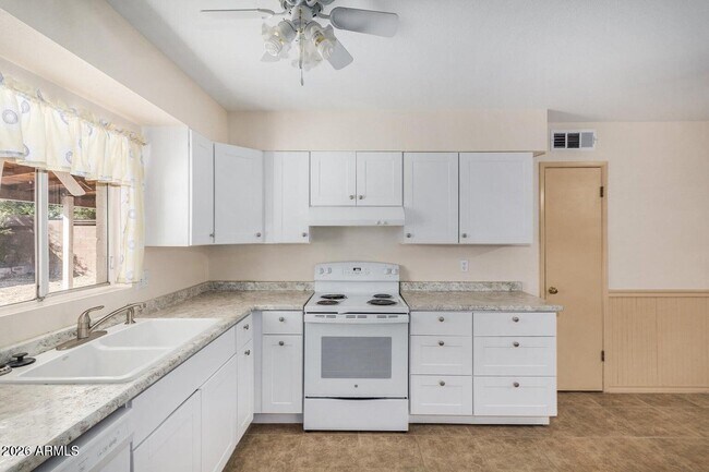 Building Photo - 1941 E Pegasus Dr