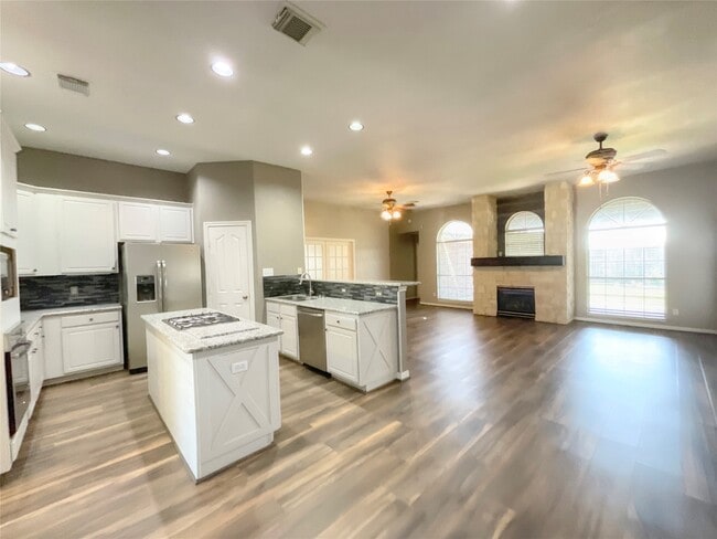 Building Photo - 9509 Dry Springs Dr