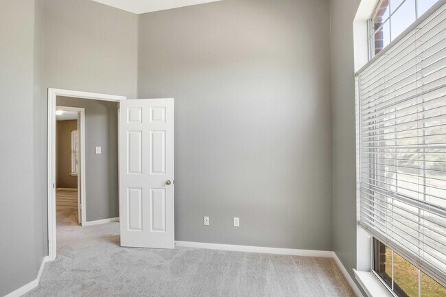 Building Photo - 910 Champions Point Dr