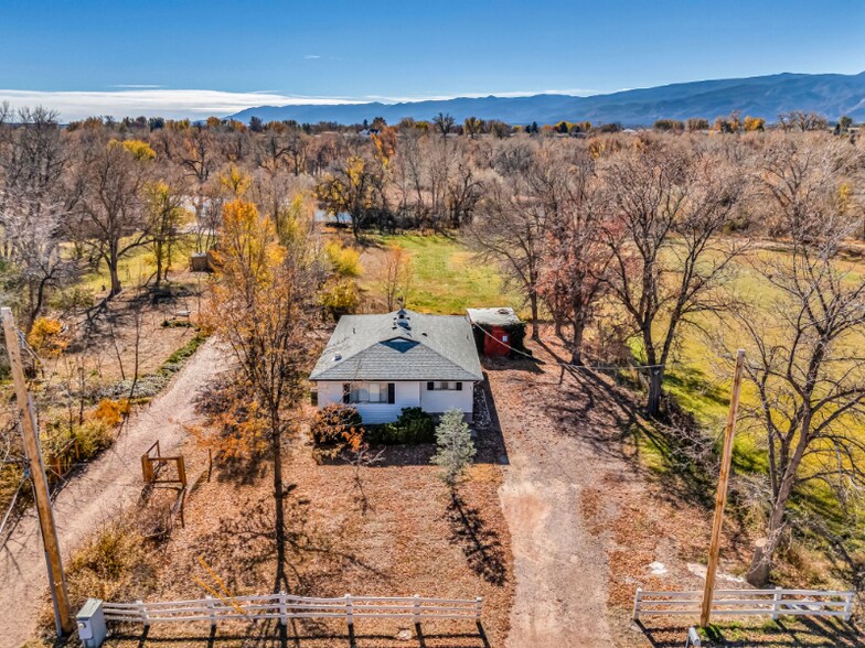 Primary Photo - 2200 Fowler St