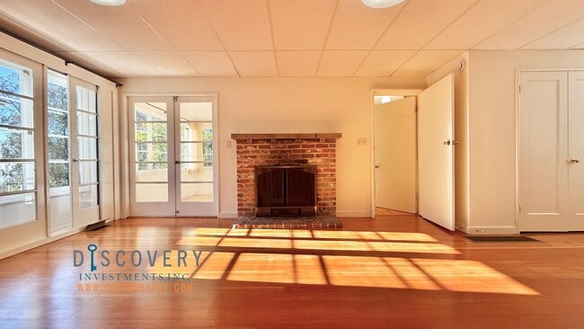 Building Photo - Mid-Century Montclair 3+ Bedroom with Filtered San Francisco Bay Views!