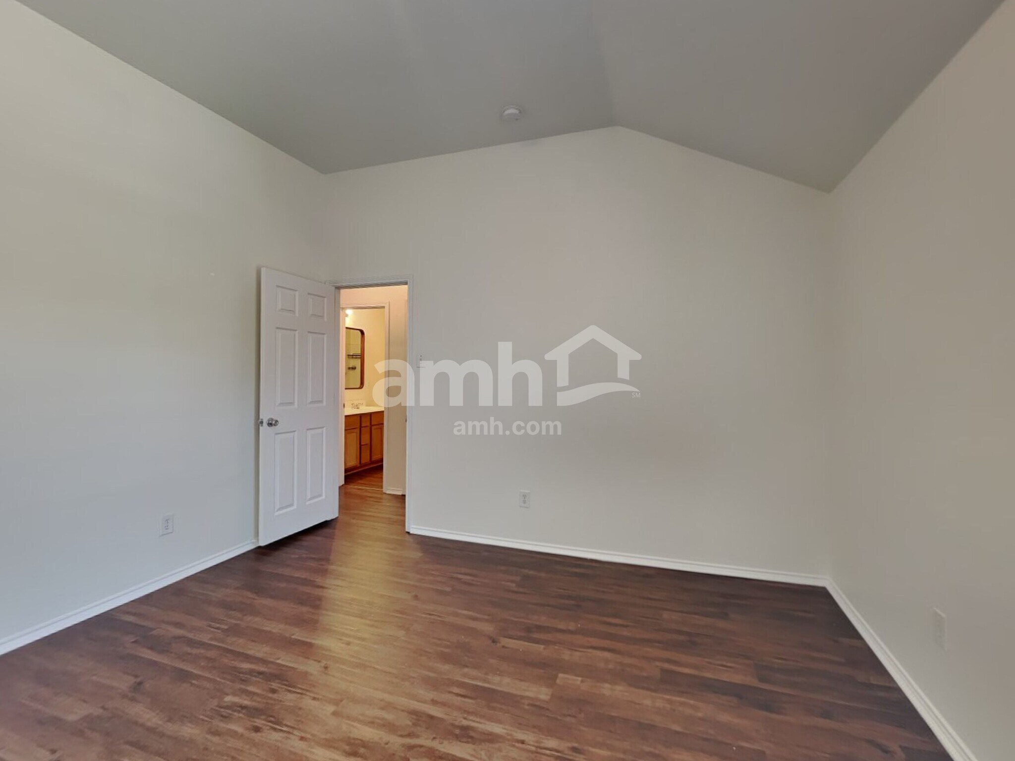 Building Photo - 12529 Patnoe Dr