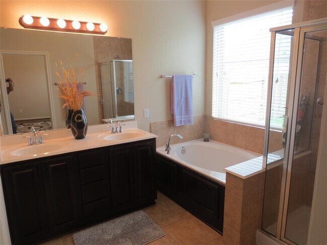 Building Photo - 6819 Hunters Trace Ln