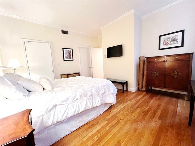 Building Photo - 425 Marlborough St