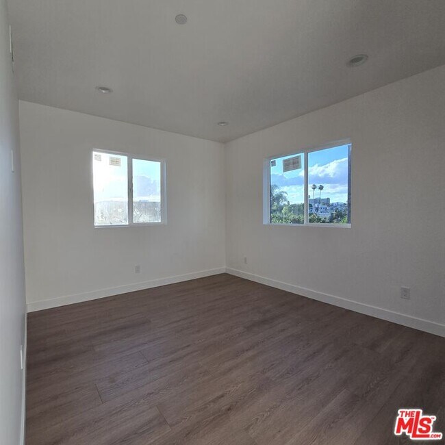 Building Photo - 10829 Peach Grove St