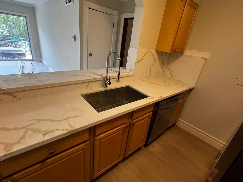 Building Photo - 5460 White Oak Ave