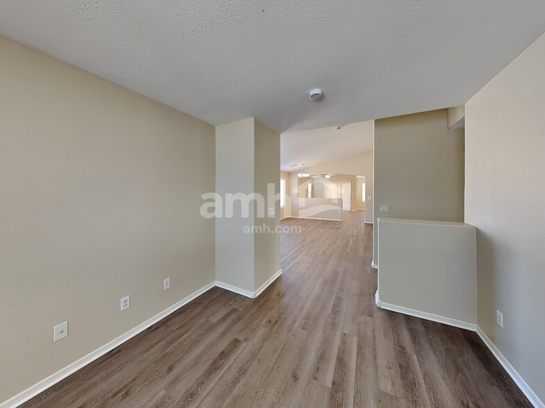 Building Photo - 2057 S 155th Dr