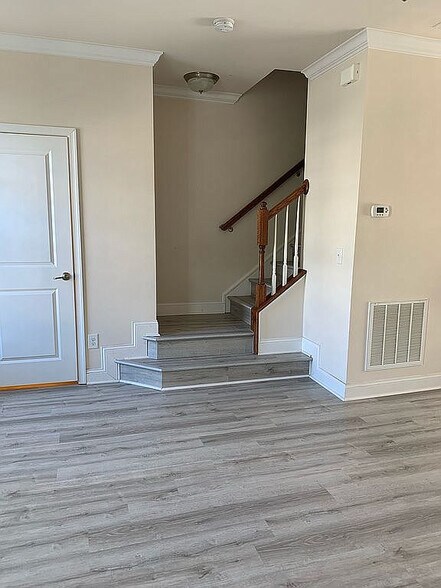Building Photo - Room in Townhome on Suffield Way