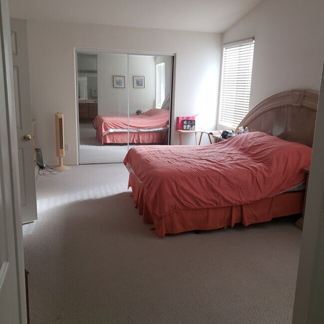 Building Photo - (Mission Grove) 5 BEDROOM, 1 bedroom downstairs! HOUSE!