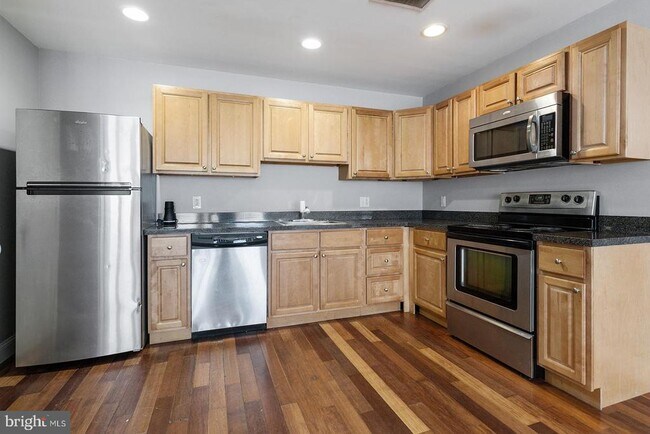 Building Photo - 1940 N Gratz St