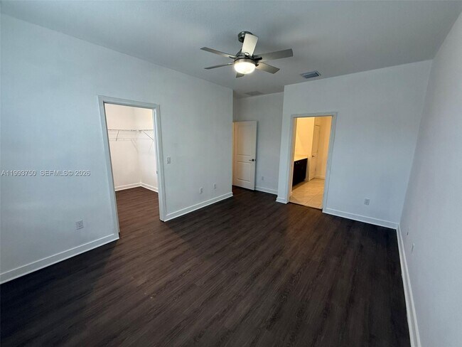 Building Photo - 8694 Via Mar Rosso