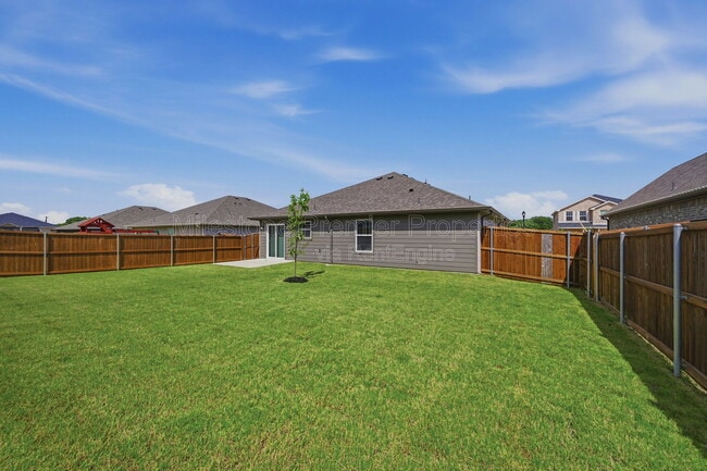 Building Photo - 1819 Boxwood Dr