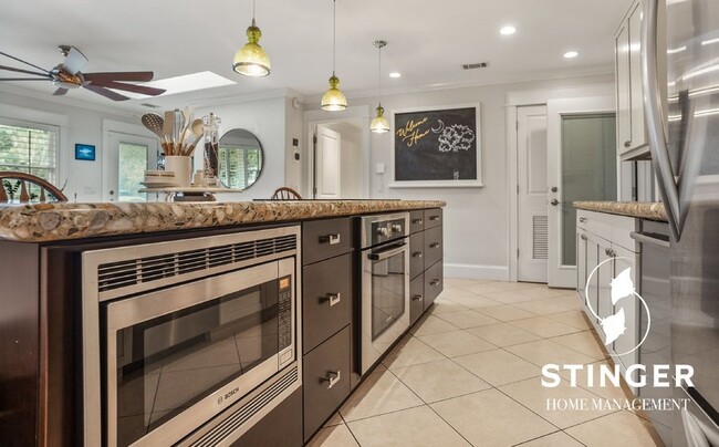 Building Photo - 150 Brickyard Point Rd S