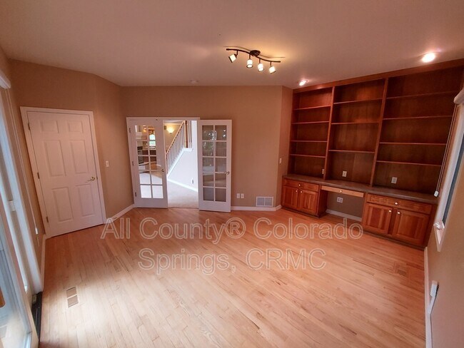 Building Photo - 5035 Langdale Way