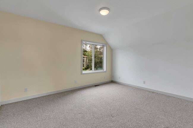 Building Photo - 3221 Alki Ave SW