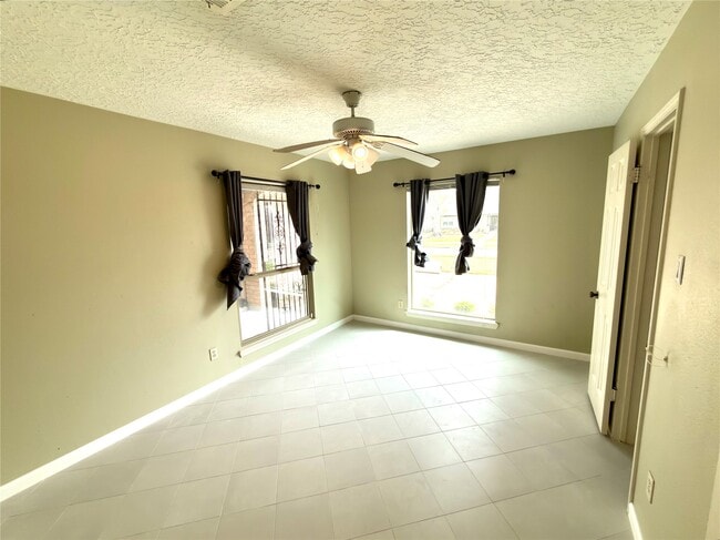 Building Photo - 14834 Charlmont Dr