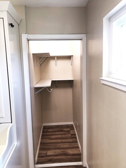 Walk in Closet - 1845 Blue Spruce Ct