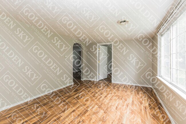 Building Photo - 1614 S Oakdale Dr